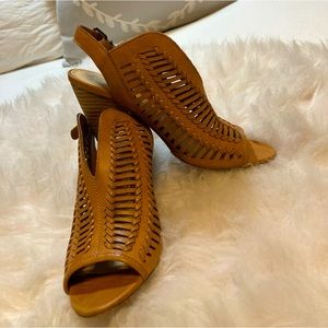 Vince Camuto like NEW leather woven sandals